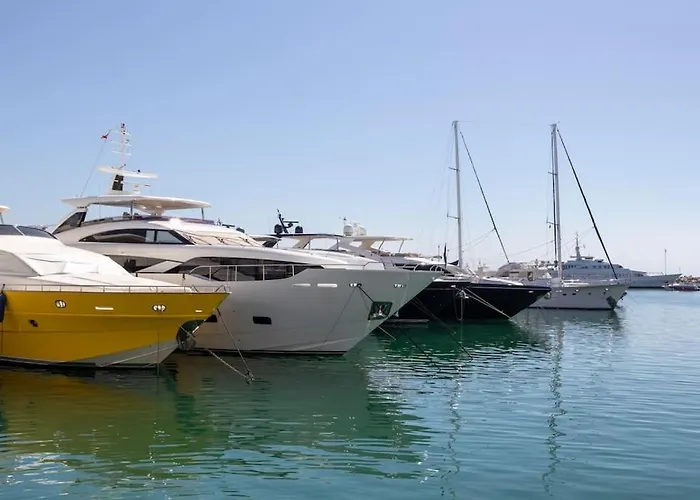 Puerto Banus Luxurious Apartment In The Heart Of The Port